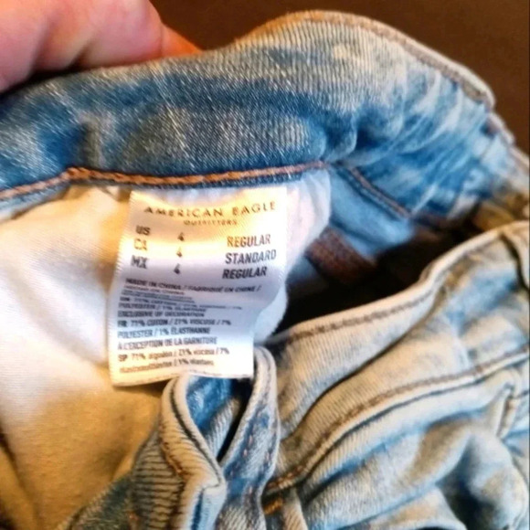 American Eagle light Blue Distressed Women Jeans. Size 4. Like new - Picture 4 of 5